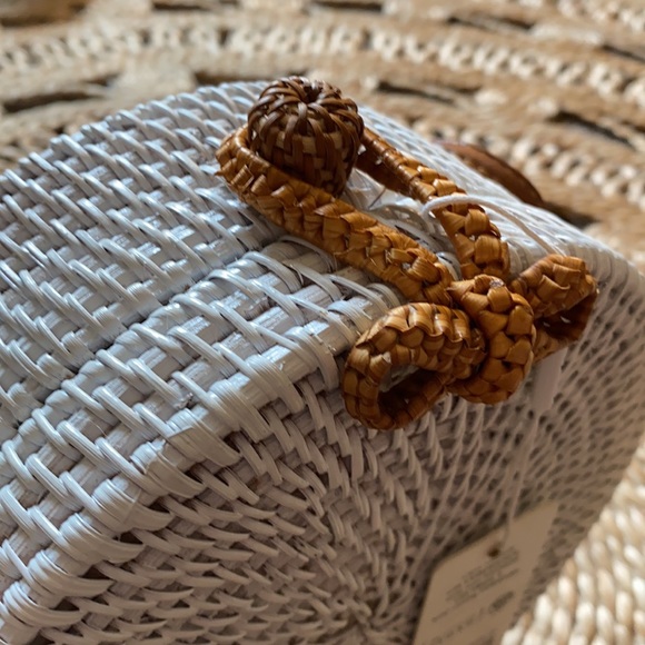 NWT On The Border Bamboo Woven Round Straw Bag - Picture 6 of 7